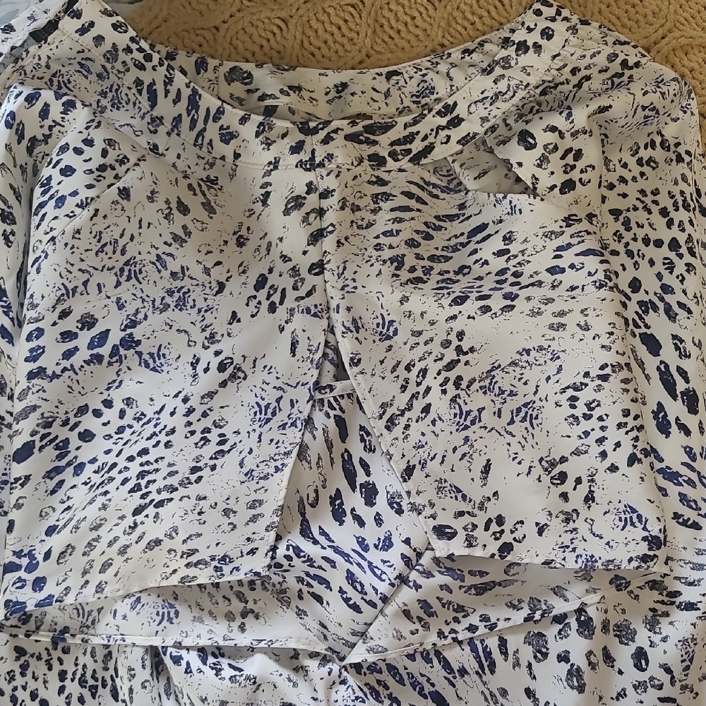 The Limited White, Blue, and Black Animal Print Short Sleeve Blouse - Size 0X - Picture 4 of 8